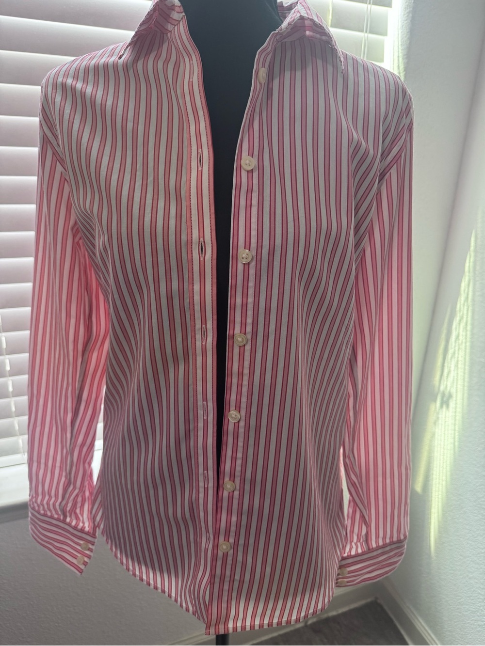 Banana Republic Pink & White Striped Fitted Button-Down Shirt | Size 6